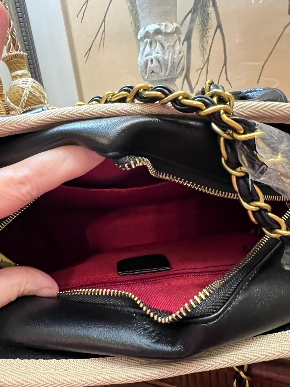🦋 NWOT Designer style Black & Beige Satchel with Gold Chain Trim - Picture 7 of 9